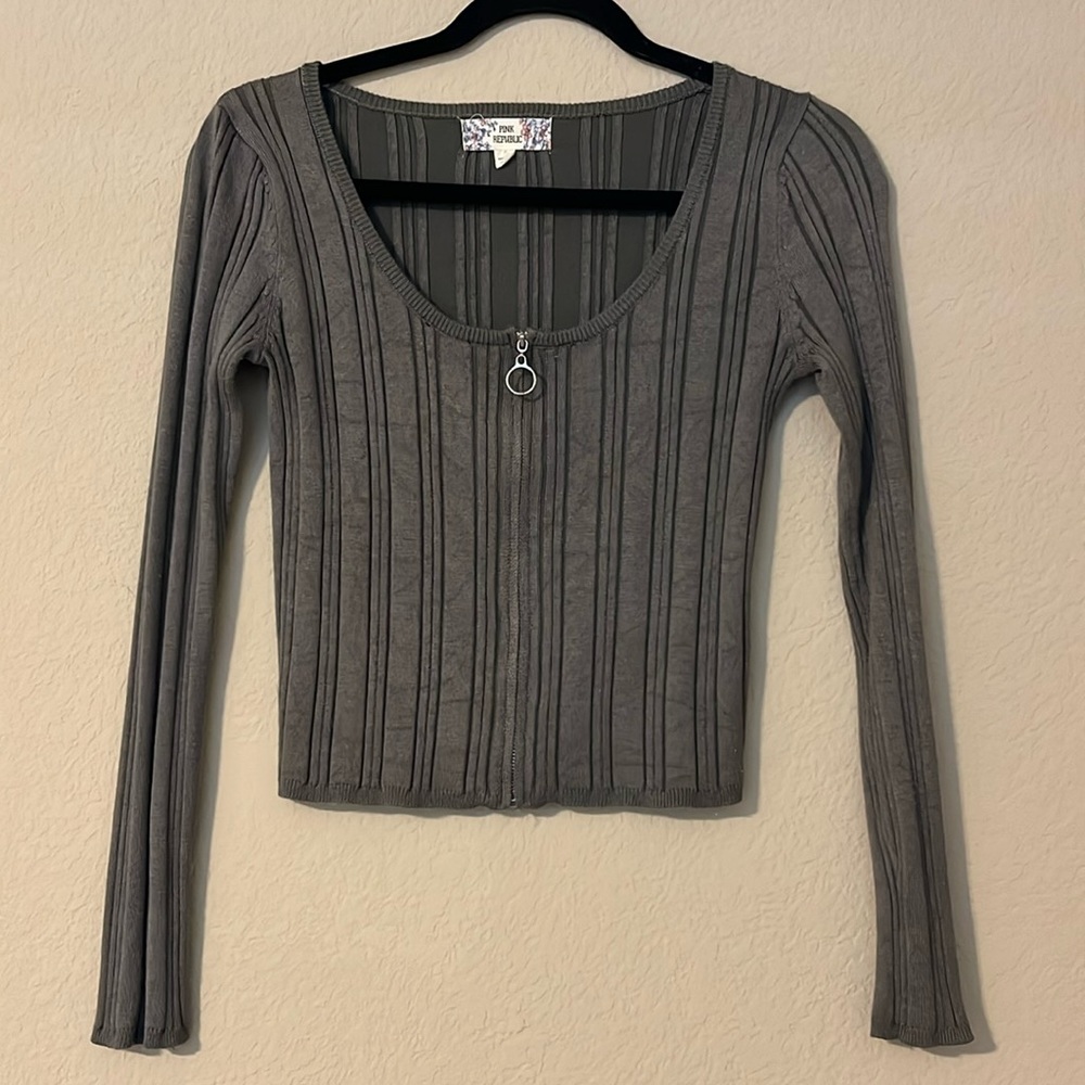 Cute zipper shirt